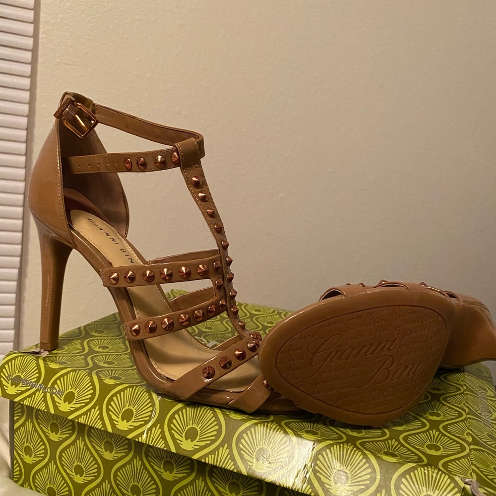 Heels - Picture 3 of 3
